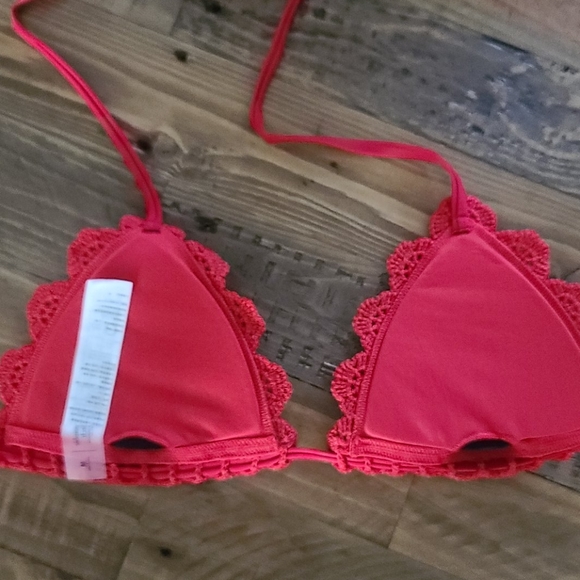 Swimwear Binkini Top - Picture 2 of 4